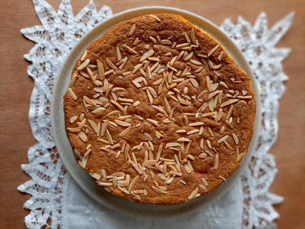 Saffron, almonds & orange cake recipe by highly acclaimed chef Kara Mallia. Quick and simple, but absolutely delicious. Buy your organic red saffron threads and start baking!